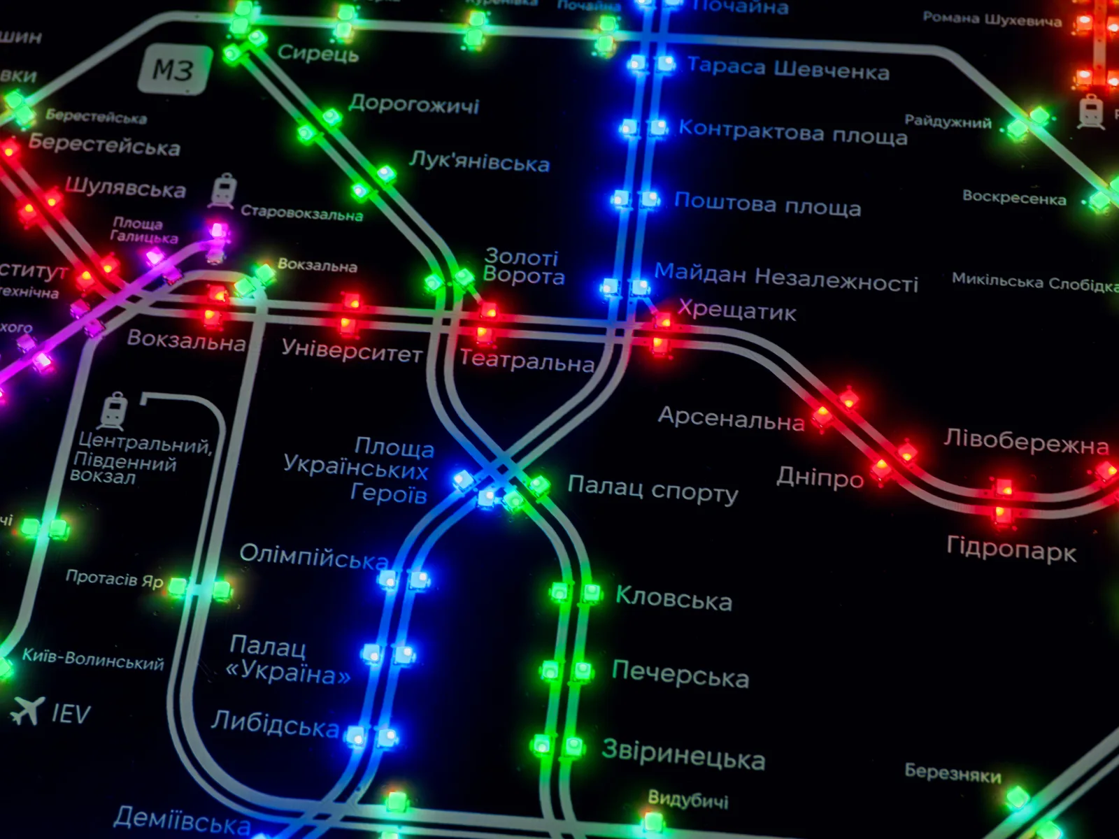 Плата на стіні зі світлодіодами
